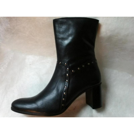TON 145 Bottine Femme cuir noir clous talon bottier