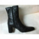 TON 145 Bottine Femme cuir noir clous talon bottier
