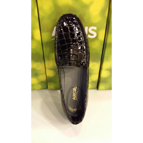 Mocassin de ARCUS en cuir croco vernis noir PERMAC