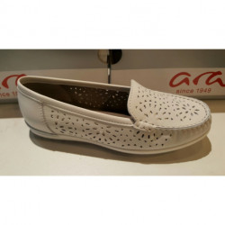 Mocassin souple et confortable de ARA 30865 cuir blanc perforé MONTE