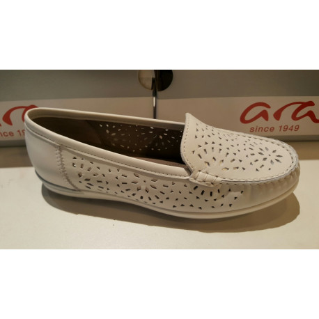 Mocassin souple et confortable de ARA 30865 cuir blanc perforé MONTE