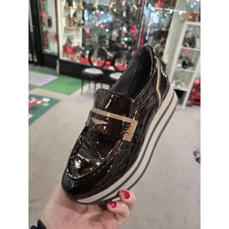 Mocassin  7.78.113 SOFTWAVES  cuir Vernis marron/Sahara semelle plateau bicolore, patte mocassin fantaisie vernis beige semelle amovible