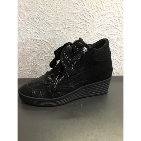 Basket montante en cuir nubuck noir talon compensé    de TIP TAP DLSPORT 4531